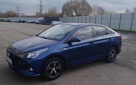 Hyundai Solaris II рестайлинг, 2021 год, 1 800 000 рублей, 2 фотография