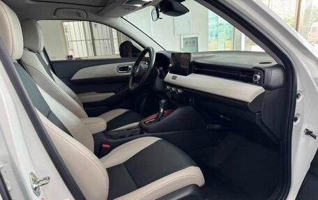 Honda Vezel, 2022 год, 1 590 000 рублей, 13 фотография