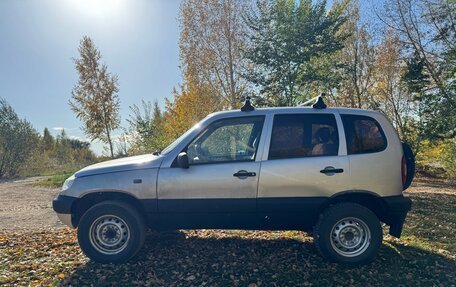 Chevrolet Niva I рестайлинг, 2003 год, 250 000 рублей, 2 фотография