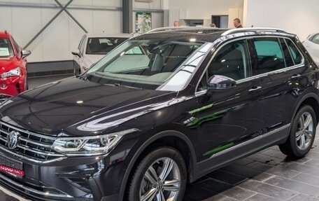 Volkswagen Tiguan II, 2022 год, 3 700 000 рублей, 1 фотография