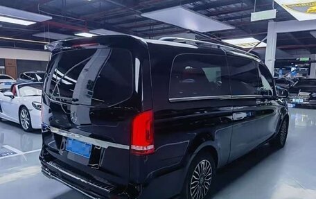 Mercedes-Benz V-Класс, 2022 год, 3 050 000 рублей, 2 фотография