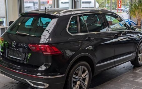 Volkswagen Tiguan II, 2022 год, 3 700 000 рублей, 7 фотография