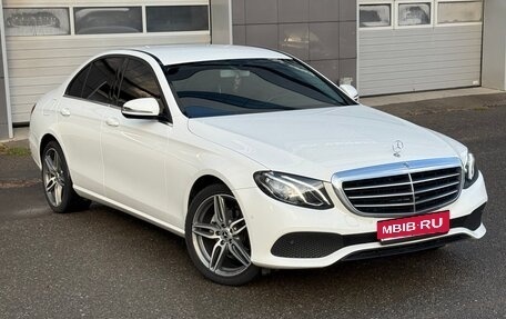 Mercedes-Benz E-Класс, 2017 год, 2 404 000 рублей, 1 фотография