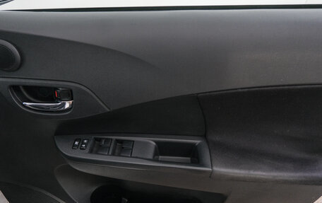 Toyota Ractis II, 2011 год, 829 000 рублей, 18 фотография