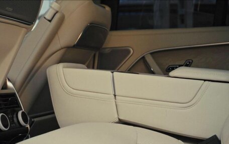 Land Rover Range Rover IV рестайлинг, 2022 год, 25 000 000 рублей, 10 фотография