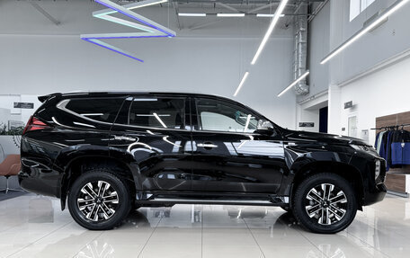 Mitsubishi Montero Sport, 2022 год, 3 800 000 рублей, 8 фотография