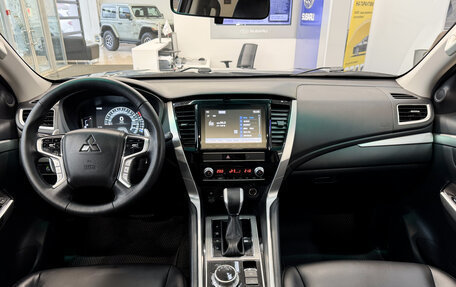 Mitsubishi Montero Sport, 2022 год, 3 800 000 рублей, 13 фотография