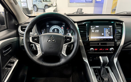 Mitsubishi Montero Sport, 2022 год, 3 800 000 рублей, 17 фотография