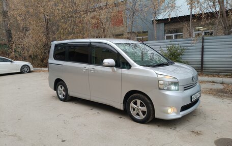 Toyota Voxy II, 2009 год, 1 250 000 рублей, 4 фотография