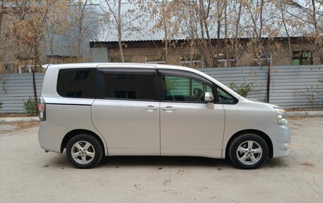 Toyota Voxy II, 2009 год, 1 250 000 рублей, 5 фотография