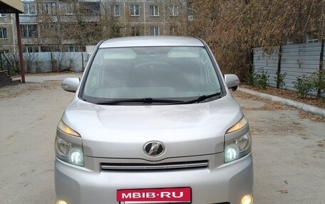 Toyota Voxy II, 2009 год, 1 250 000 рублей, 2 фотография