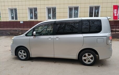 Toyota Voxy II, 2009 год, 1 250 000 рублей, 12 фотография