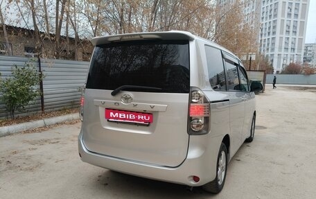 Toyota Voxy II, 2009 год, 1 250 000 рублей, 8 фотография