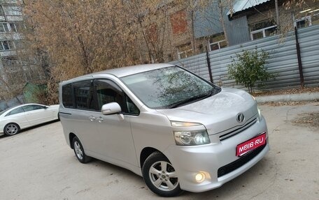 Toyota Voxy II, 2009 год, 1 250 000 рублей, 1 фотография