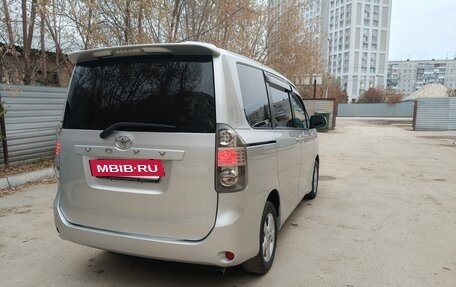 Toyota Voxy II, 2009 год, 1 250 000 рублей, 7 фотография