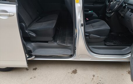 Toyota Voxy II, 2009 год, 1 250 000 рублей, 21 фотография