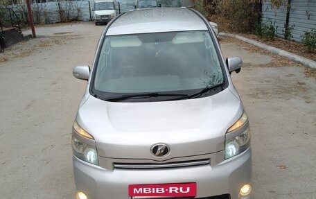 Toyota Voxy II, 2009 год, 1 250 000 рублей, 16 фотография