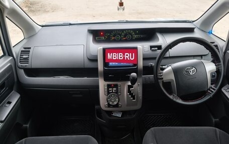 Toyota Voxy II, 2009 год, 1 250 000 рублей, 19 фотография