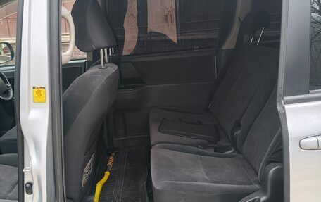 Toyota Voxy II, 2009 год, 1 250 000 рублей, 25 фотография