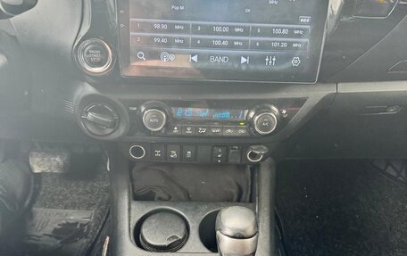 Toyota Hilux VIII, 2016 год, 3 700 000 рублей, 4 фотография