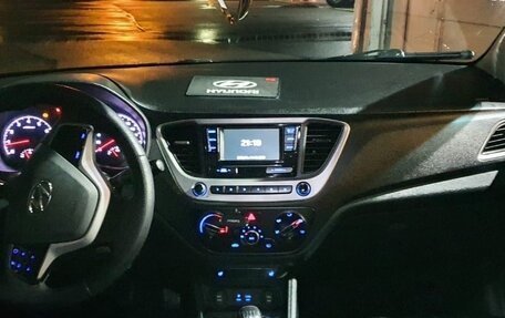 Hyundai Solaris II рестайлинг, 2017 год, 890 000 рублей, 4 фотография