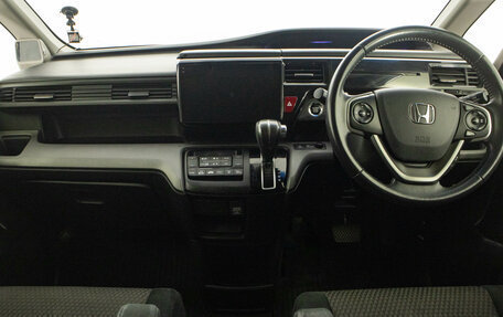 Honda Stepwgn IV, 2017 год, 2 169 000 рублей, 16 фотография