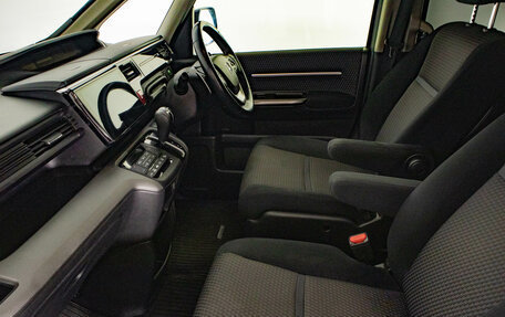 Honda Stepwgn IV, 2017 год, 2 169 000 рублей, 14 фотография