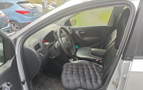 Volkswagen Polo VI (EU Market), 2011 год, 850 000 рублей, 2 фотография