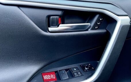 Toyota RAV4, 2020 год, 3 990 000 рублей, 21 фотография