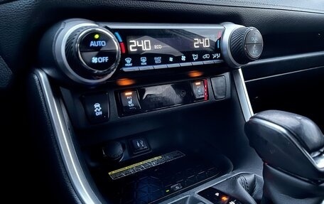 Toyota RAV4, 2020 год, 3 990 000 рублей, 32 фотография