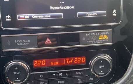 Mitsubishi Outlander III рестайлинг 3, 2019 год, 2 100 000 рублей, 13 фотография