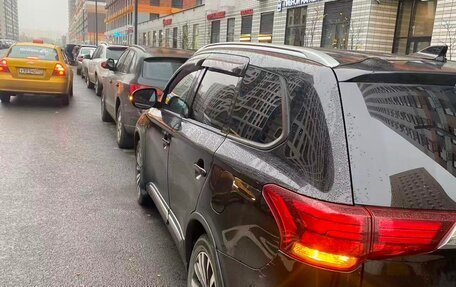 Mitsubishi Outlander III рестайлинг 3, 2019 год, 2 100 000 рублей, 5 фотография