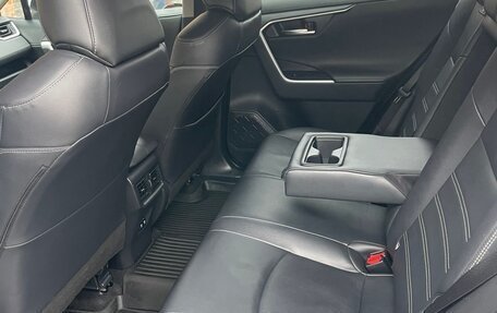 Toyota RAV4, 2021 год, 4 800 000 рублей, 5 фотография