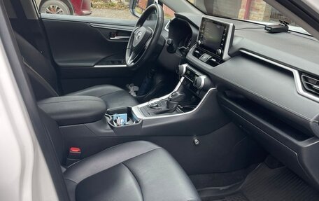 Toyota RAV4, 2021 год, 4 800 000 рублей, 6 фотография