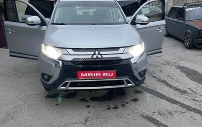 Mitsubishi Outlander III рестайлинг 3, 2019 год, 1 870 000 рублей, 1 фотография