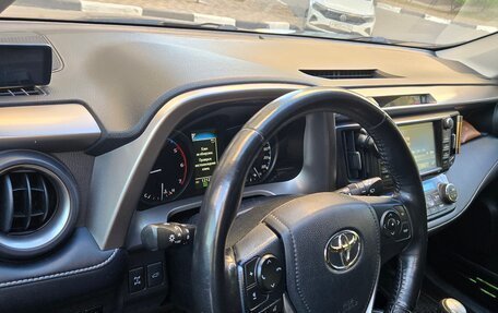 Toyota RAV4, 2017 год, 2 300 000 рублей, 3 фотография