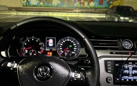 Volkswagen Passat B8 рестайлинг, 2017 год, 1 600 000 рублей, 10 фотография