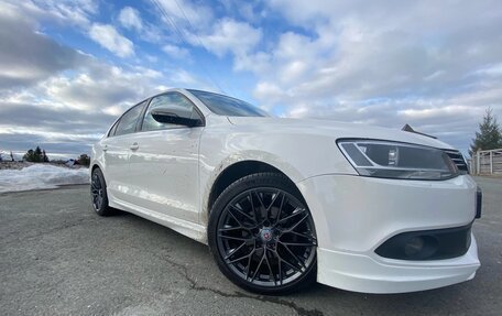 Volkswagen Jetta VI, 2014 год, 1 300 000 рублей, 2 фотография