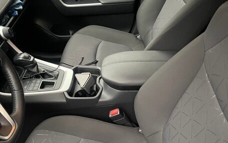 Toyota RAV4, 2020 год, 3 050 000 рублей, 14 фотография