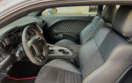 Dodge Challenger III рестайлинг 2, 2022 год, 5 500 000 рублей, 6 фотография