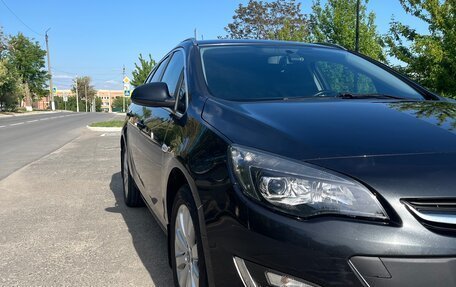 Opel Astra J, 2013 год, 1 050 000 рублей, 2 фотография