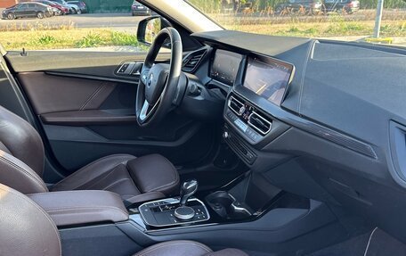 BMW 1 серия, 2020 год, 1 950 000 рублей, 6 фотография