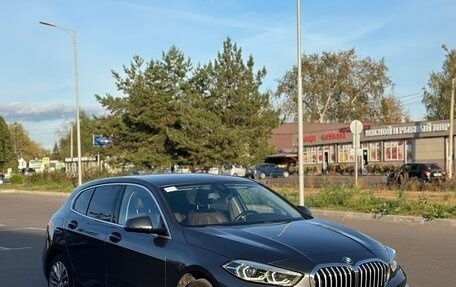 BMW 1 серия, 2020 год, 1 950 000 рублей, 2 фотография