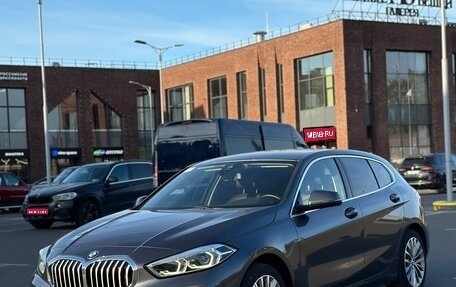 BMW 1 серия, 2020 год, 1 950 000 рублей, 1 фотография