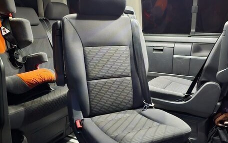 Volkswagen Multivan T5, 2010 год, 1 550 000 рублей, 10 фотография