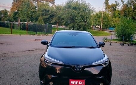 Toyota C-HR I рестайлинг, 2018 год, 2 100 000 рублей, 1 фотография