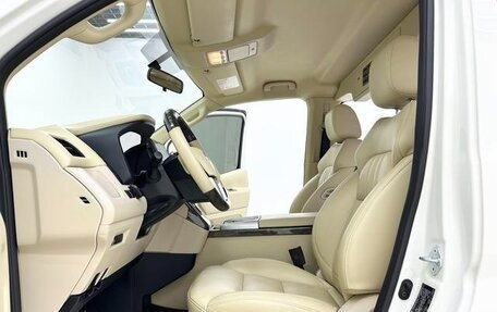 Toyota Granvia, 2024 год, 10 800 000 рублей, 16 фотография