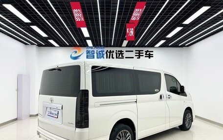 Toyota Granvia, 2024 год, 10 800 000 рублей, 3 фотография