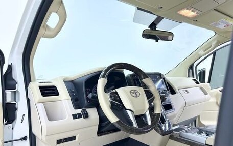 Toyota Granvia, 2024 год, 10 800 000 рублей, 21 фотография