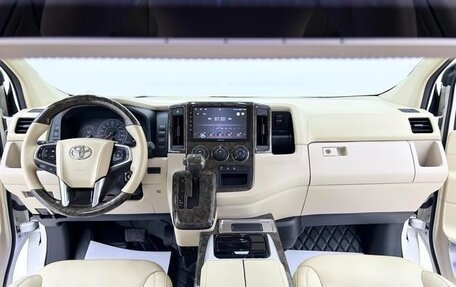 Toyota Granvia, 2024 год, 10 800 000 рублей, 26 фотография